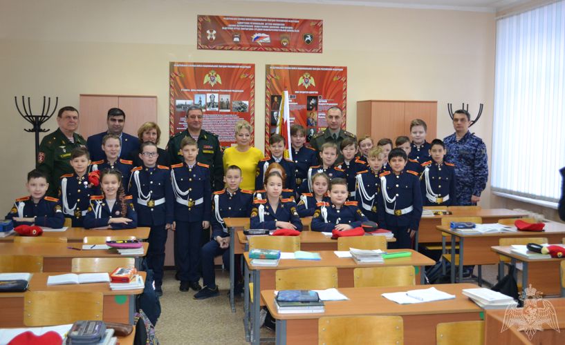 Заместитель командующего Приволжским округом войск национальной гвардии РФ генерал-майор Алияр Абдуллаев встретился с югвардейцами