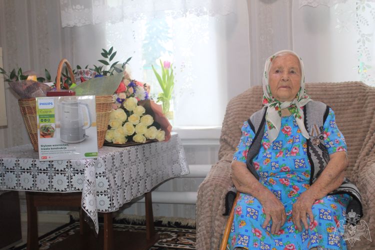 В Удмуртии сотрудники Росгвардии поздравили ветерана Росгвардии со 101- летним Днем рождения