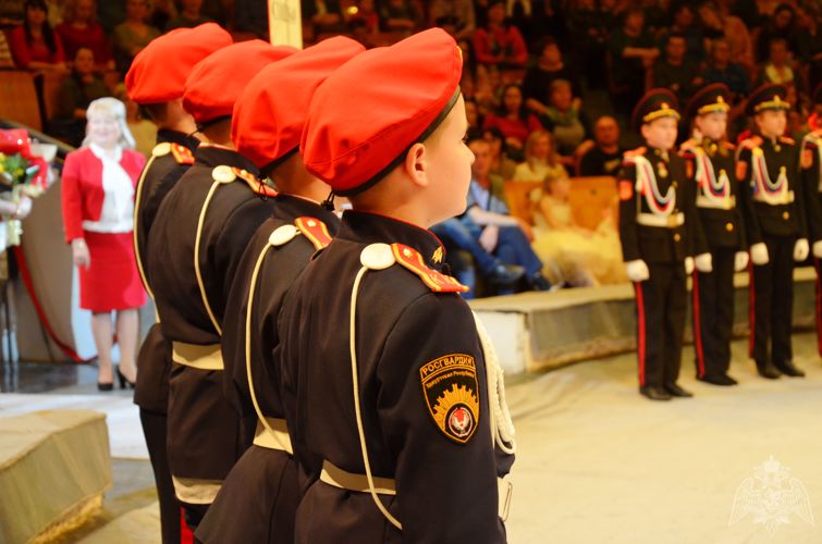 В Ижевске руководство регионального Управления Росгвардии поприветствовало кадетов на ежегодном балу «Юнгвардия»