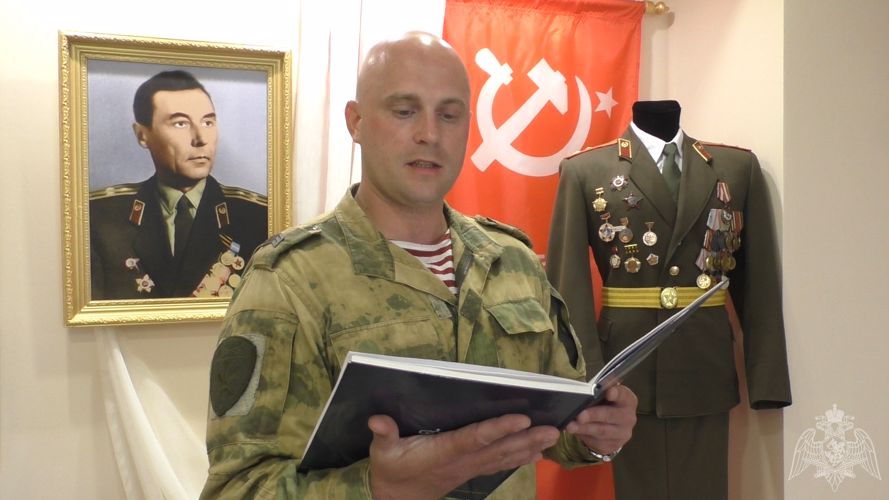 Сотрудники и военнослужащие Управления Росгвардии по Удмуртской Республике принимают участие в акции "Росгвардия. Книги детства" (видео)