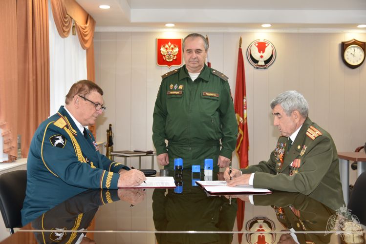 В Удмуртии руководители Советов ветеранов Росгвардии и МЧС подписали соглашение о сотрудничестве