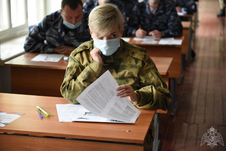 В Удмуртии сотрудники, военнослужащие и кадеты  Росгвардии написали «Диктант Победы»