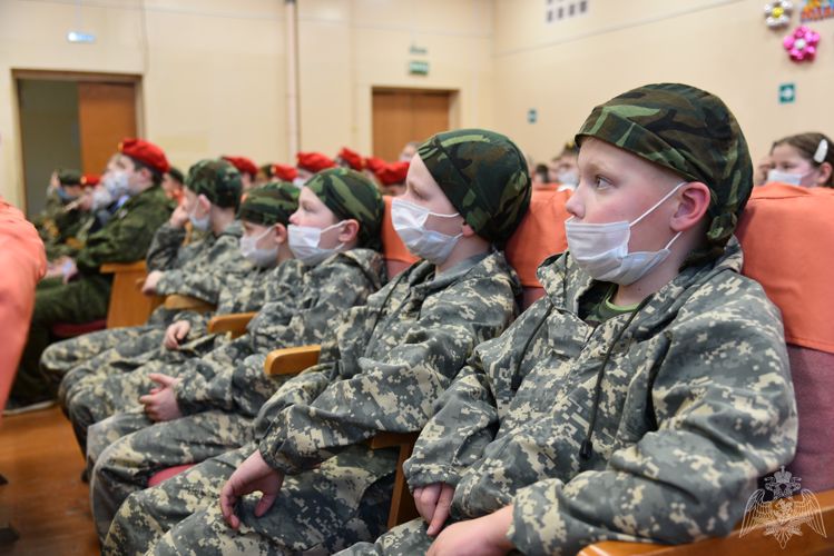 В Удмуртии с юнгвардейцами школ г. Ижевска проведен «урок мужества», посвященный Дню Героев Отечества