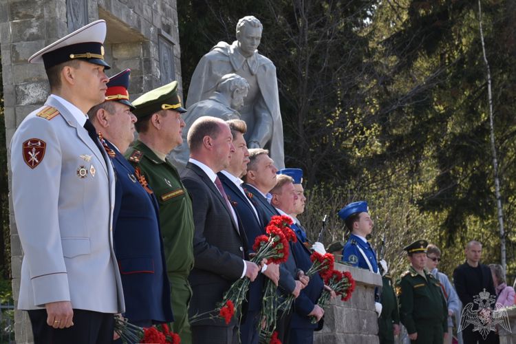 Начальник Управления Росгвардии по Удмуртской Республике принял участие в церемонии захоронения останков красноармейца, погибшего в годы Великой Отечественной войны