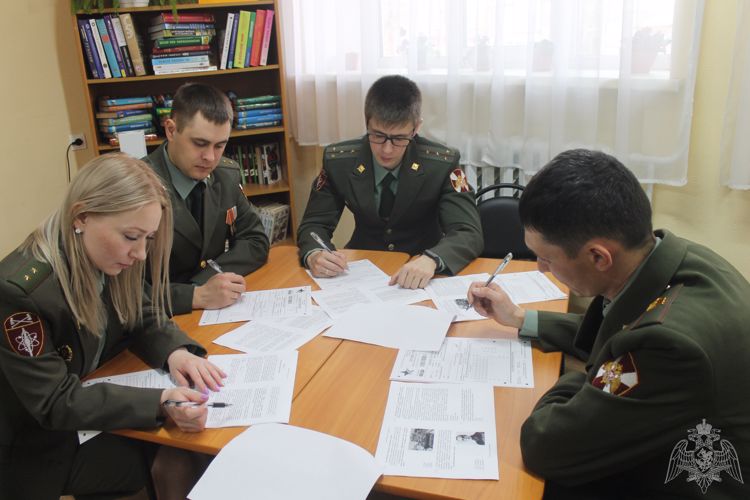 Военнослужащие Воткинского батальона Росгвардии приняли участие во Всемирной исторической акции «Диктант Победы»