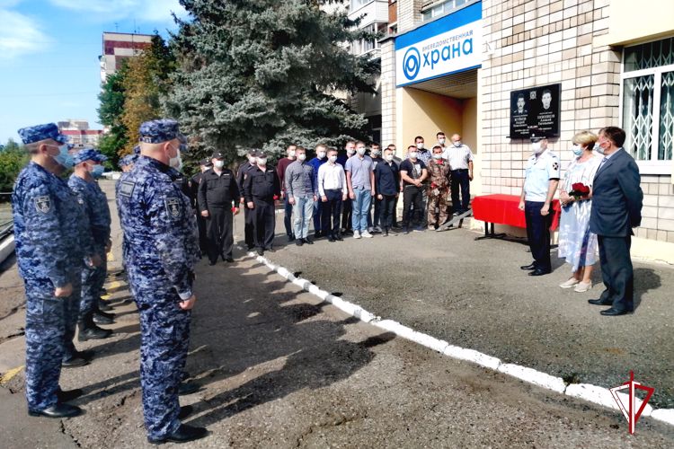 В Удмуртии сотрудники Росгвардии почтили памяти погибших при исполнении служебного долга