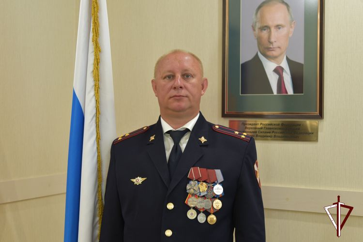 В Удмуртии руководство Росгвардии поздравило сотрудников вневедомственной охраны с профессиональным праздником