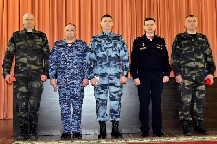 В Удмуртии в преддверии Дня войск национальной гвардии Российской Федерации наградили лучших сотрудников и военнослужащих