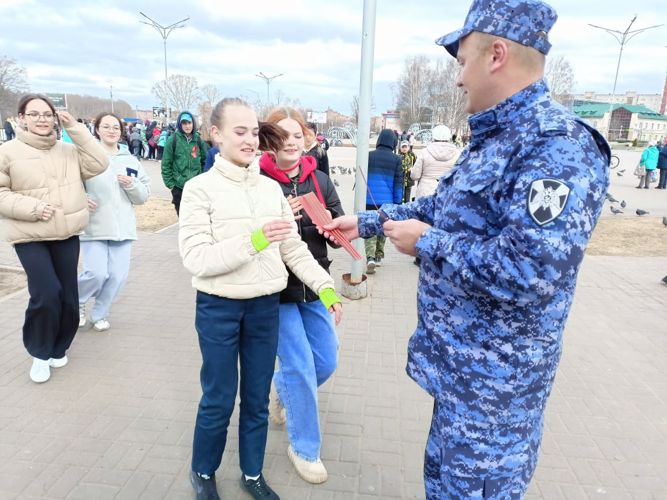 Сотрудники Росгвардии в Удмуртии принимают участие в акции «Георгиевская лента»