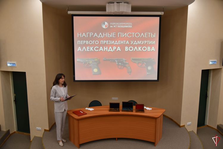 Росгвардейцы приняли участие в торжественной церемонии передачи наградного оружия первого Президента Удмуртской Республики в музей имени М.Т. Калашникова