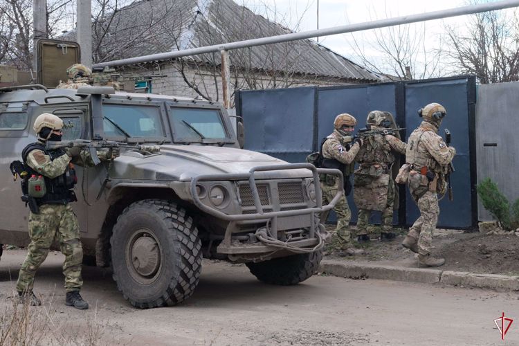 Росгвардейцы обнаружили документы и аппаратуру в доме полковника СБУ в ЛНР