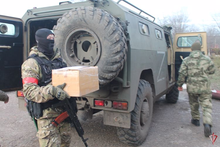 Росгвардейцы доставили школьникам Луганской Народной Республики новую партию книг