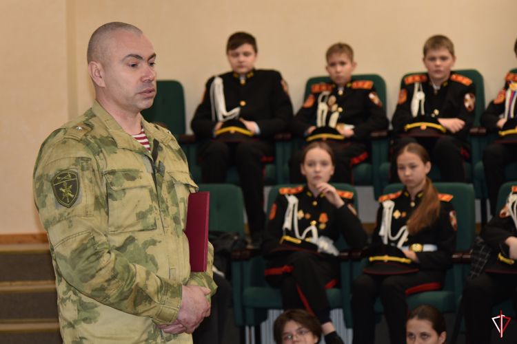 Военнослужащие Росгвардии провели урок Мужества для кадет в музее им. М.Т. Калашникова в Удмуртии