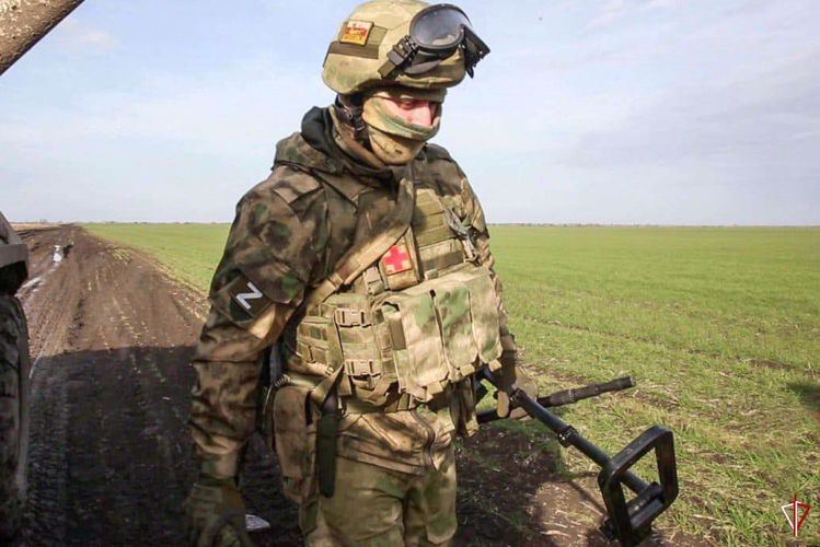 Росгвардейцы за неделю уничтожили более 200 взрывоопасных предметов в Херсонской и Запорожской областях