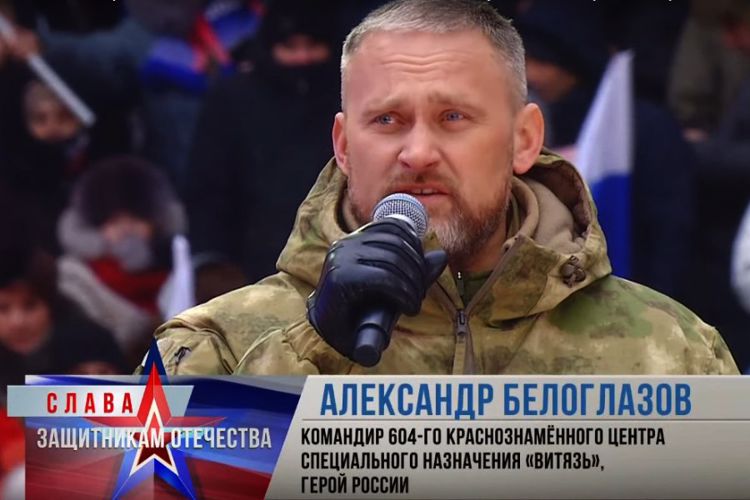 Офицер Росгвардии Герой России полковник Александр Белоглазов выступил на митинг-концерте «Слава защитникам Отечества» (видео)