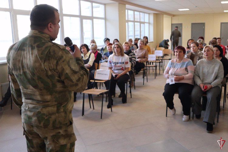 Росгвардейцы провели круглый стол о военно-патриотическом воспитании в рамках педагогического семинара в ДНР (видео)