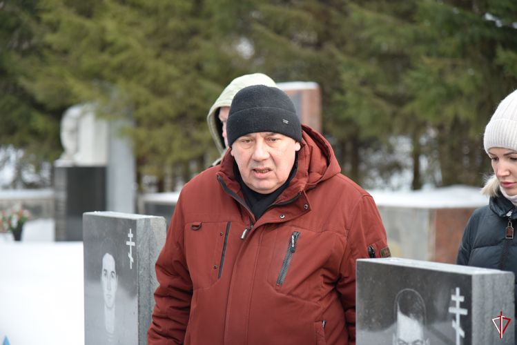 В Удмуртии сотрудники ОМОН Росгвардии почтили память коллег, погибших при выполнении служебного долга