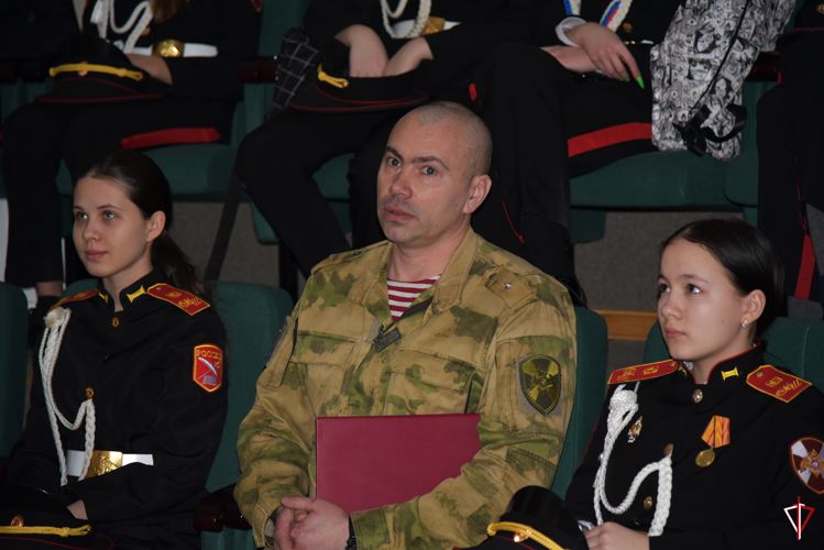 Военнослужащие Росгвардии провели урок Мужества для кадет в музее им. М.Т. Калашникова в Удмуртии