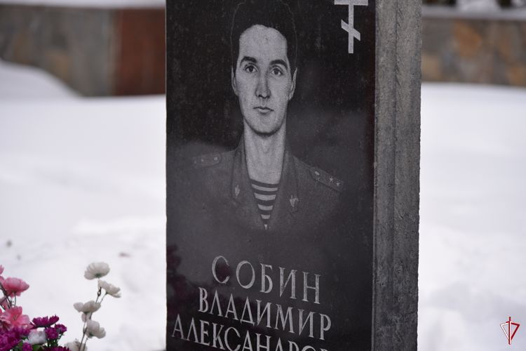 В Удмуртии сотрудники ОМОН Росгвардии почтили память коллег, погибших при выполнении служебного долга
