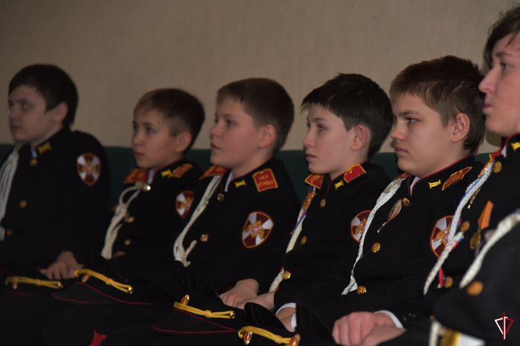 Военнослужащие Росгвардии провели урок Мужества для кадет в музее им. М.Т. Калашникова в Удмуртии
