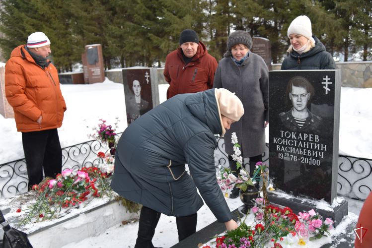 В Удмуртии сотрудники ОМОН Росгвардии почтили память коллег, погибших при выполнении служебного долга