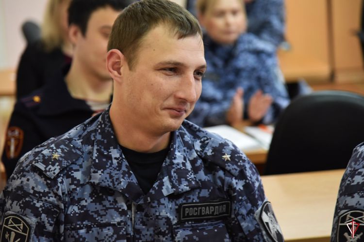 В Удмуртии в преддверии Дня подразделений лицензионно-разрешительной работы и государственного контроля Росгвардии наградили лучших сотрудников