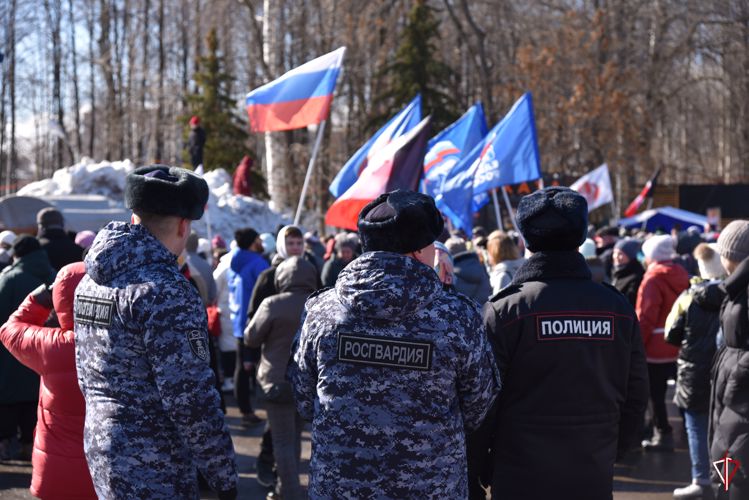 Сотрудники Росгвардии приняли участие в обеспечении общественной безопасности во время проведения фестиваля «Крымская весна» в Ижевске
