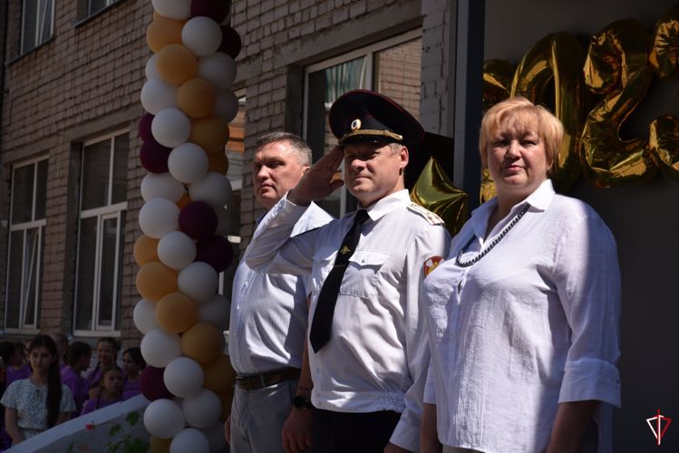 В Удмуртии для выпускников кадетской школы, названной именем действующего сотрудника Росгвардии, прозвенел последний звонок