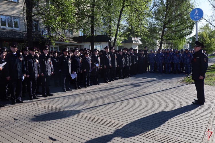 Росгвардейцы приняли участие в обеспечении общественной безопасности во время празднования Дня Победы в Удмуртии