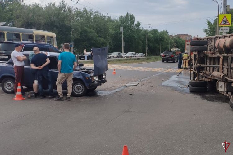 В Удмуртии сотрудник Росгвардии оказал помощь пострадавшему в ДТП водителю