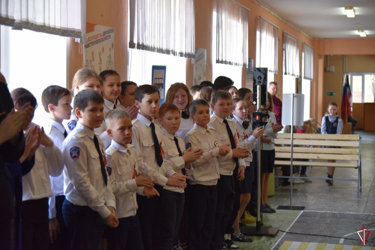 В Удмуртии росгвардейцы приняли участие в торжественном открытии центра безопасного дорожного движения в общеобразовательной школе