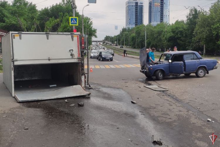 В Удмуртии сотрудник Росгвардии оказал помощь пострадавшему в ДТП водителю
