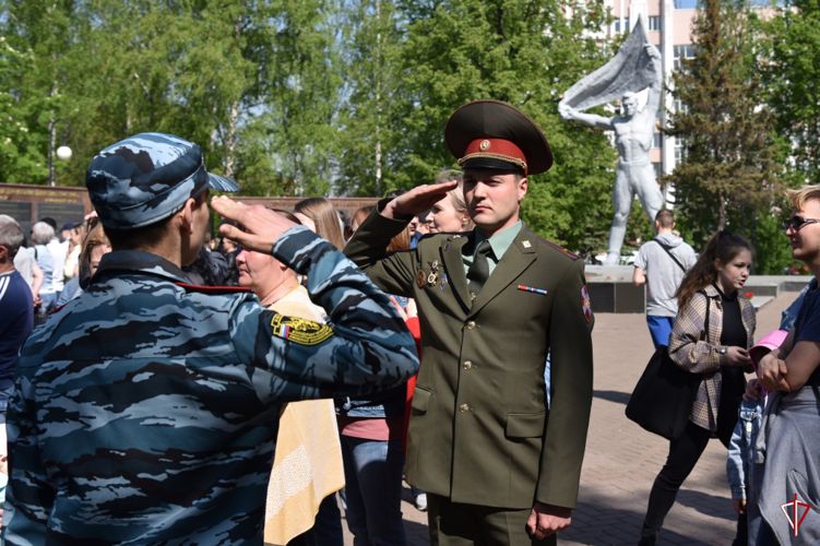 Военнослужащий Росгвардии принял участие в торжественном мероприятии для курсантов колледжа в Удмуртии