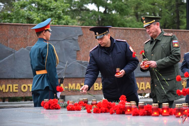 В Удмуртии росгвардейцы зажгли свечи в память о погибших в годы Великой Отечественной войны