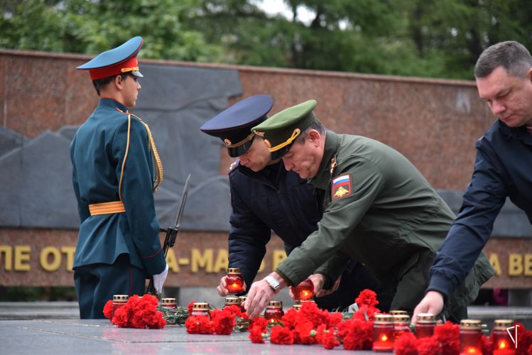 В Удмуртии росгвардейцы зажгли свечи в память о погибших в годы Великой Отечественной войны