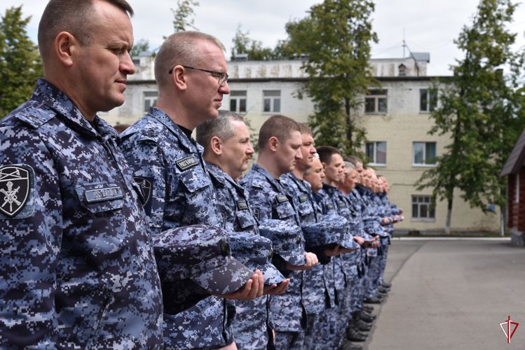 Всероссийскую акцию «Минута молчания» поддержали росгвардейцы в Удмуртии