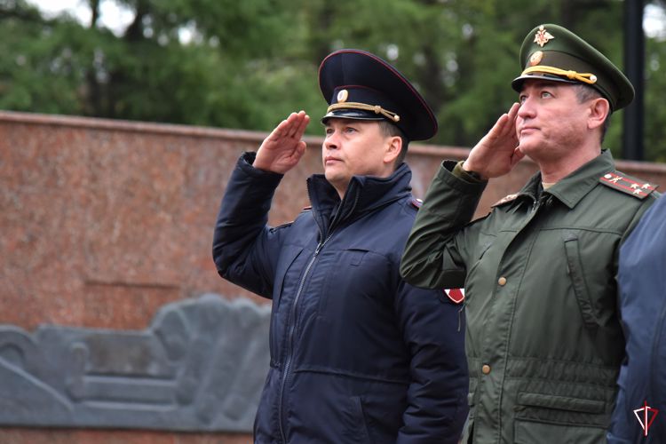 В Удмуртии росгвардейцы зажгли свечи в память о погибших в годы Великой Отечественной войны