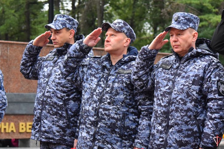 В Удмуртии росгвардейцы зажгли свечи в память о погибших в годы Великой Отечественной войны