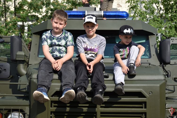 В Удмуртии росгвардейцы организовали праздник, посвященный Дню защиты детей