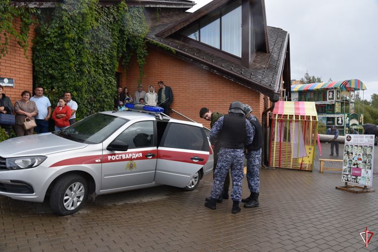 В Удмуртии сотрудники Росгвардии приняли участие в акции «Безопасное детство»