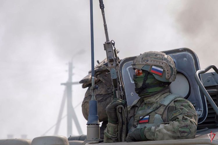  Схрон с оружием и боеприпасами иностранного производства обнаружили росгвардейцы в ЛНР
