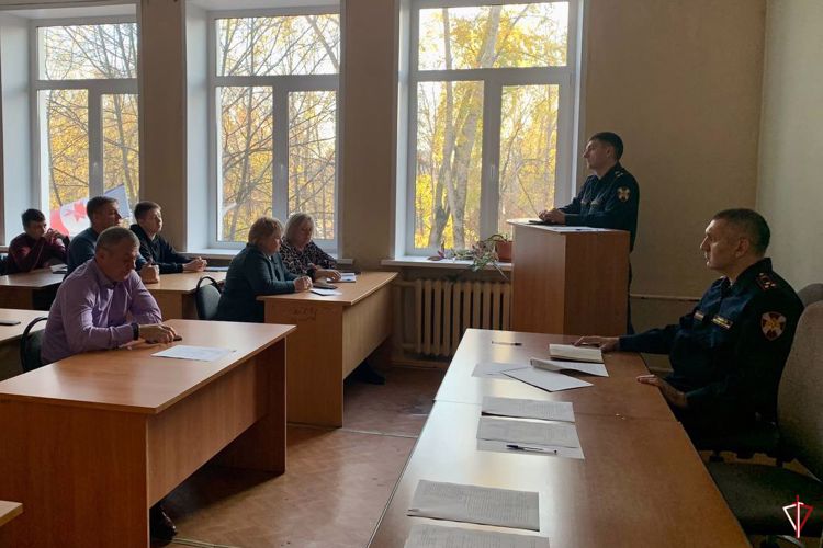 В Удмуртии сотрудники Росгвардии провели заседание комиссии по качеству оказания охранных услуг