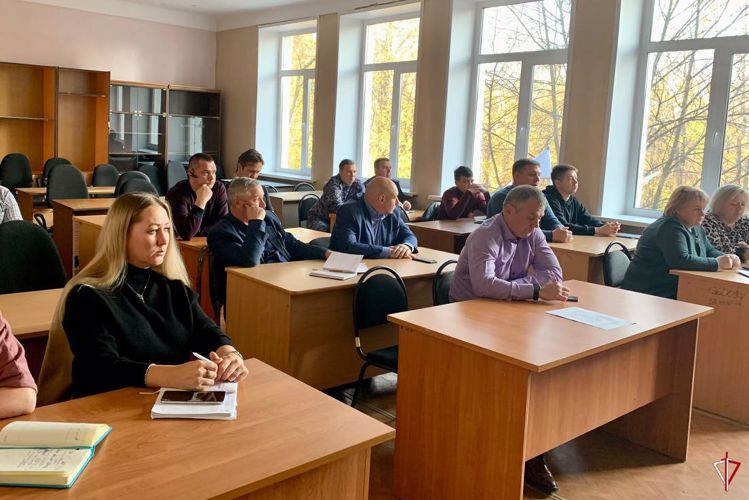 В Удмуртии сотрудники Росгвардии провели заседание комиссии по качеству оказания охранных услуг