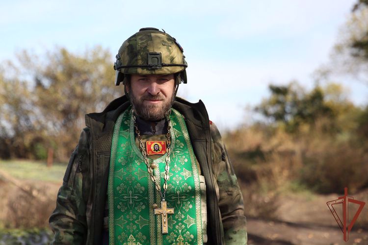 Священнослужитель посетил с духовной миссией подразделения Росгвардии в ДНР