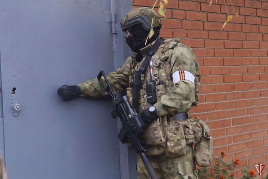 Спецназ Росгвардии задержал подозреваемого в совершении преступления в ДНР