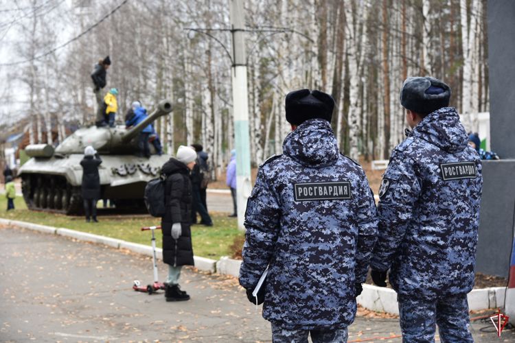 Сотрудники Росгвардии приняли участие в охране порядка во время фестиваля в Ижевске