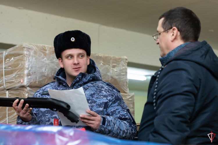 Сотрудники подразделений государственного контроля и лицензионно-разрешительной работы Росгвардии отмечают профессиональный праздник