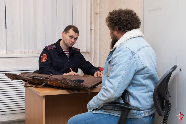Сотрудники подразделений государственного контроля и лицензионно-разрешительной работы Росгвардии отмечают профессиональный праздник