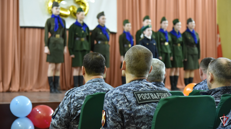 В преддверии Дня защитника Отечества творческие коллективы выступили с концертом для росгвардейцев в Удмуртии