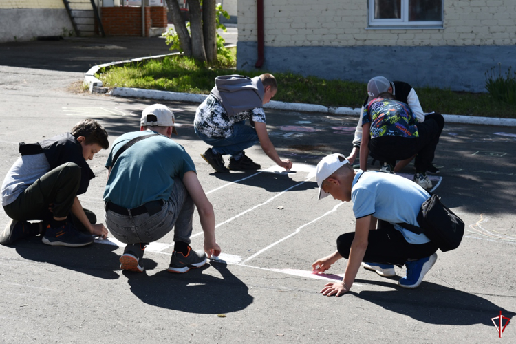 В Удмуртии росгвардейцы организовали праздник, посвящённый дню защиты детей